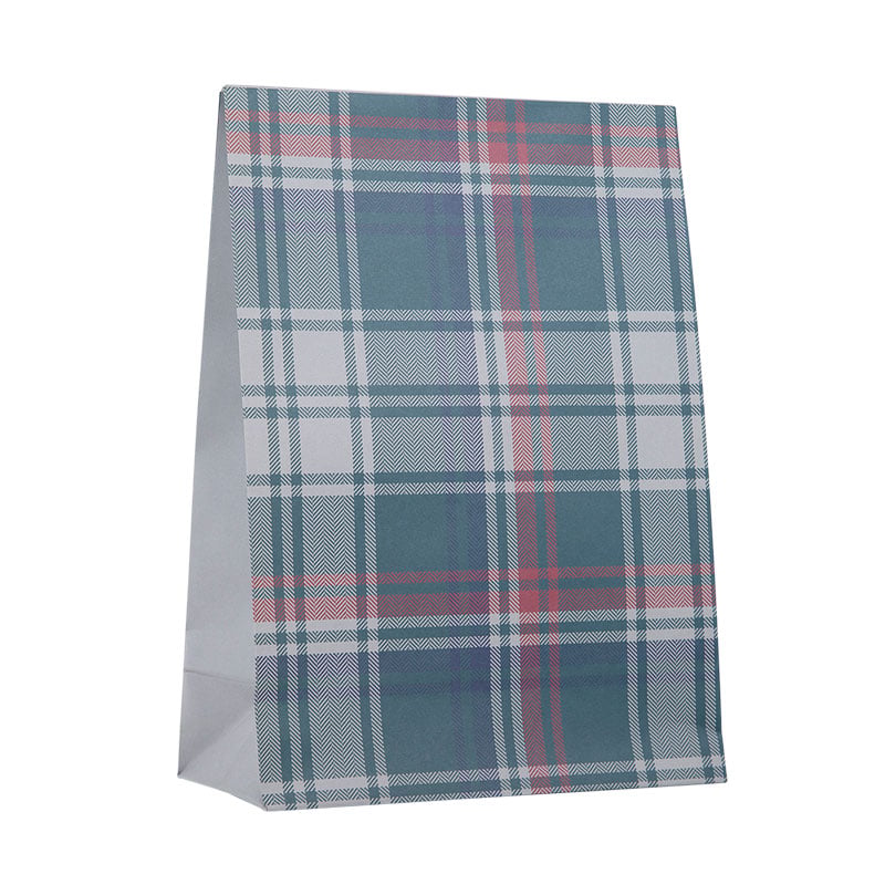 Lahjapussi teippisuljennalla Tartan