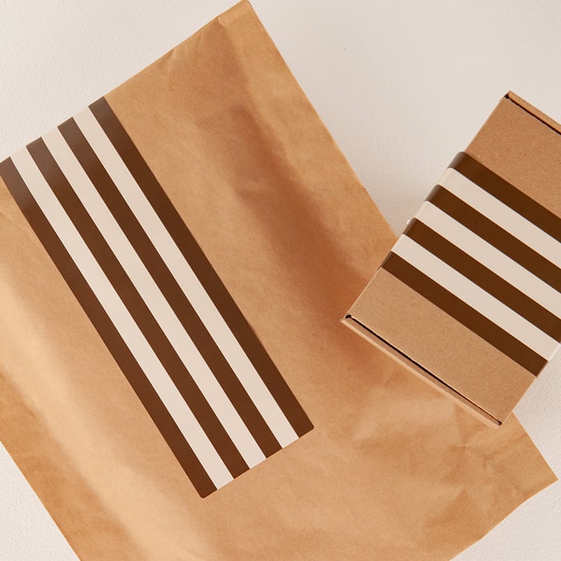 Pitkä sulkijatarra Stripes, brown/vanilla - 1